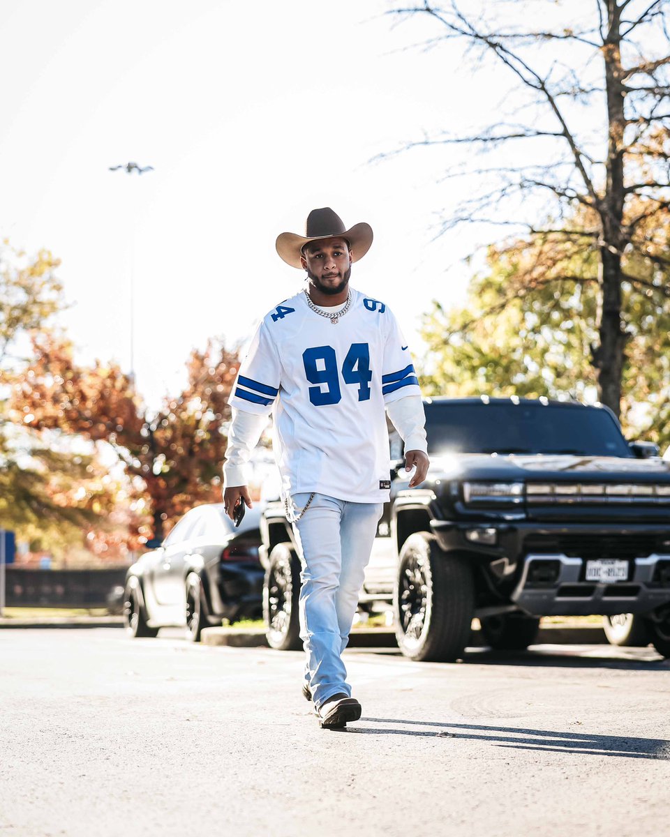 Titans's tweet image. .@mymike_ honors his cousin Marshawn Kneeland 🙏