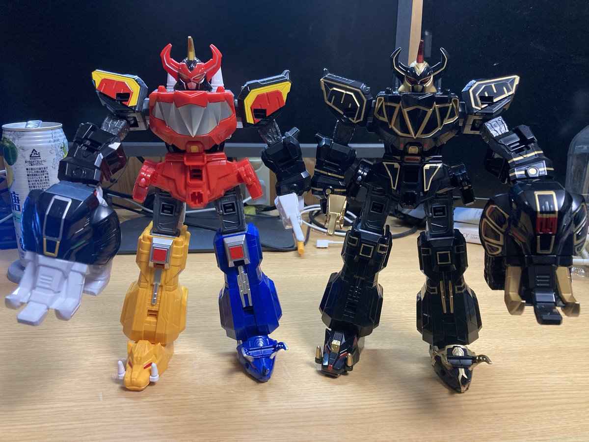 Marmite_Hero's tweet photo. DXロボユニバース
ブラック大獣神&大獣神
黒と金になって引き締まった感じもあるし塗装箇所も増えてめちゃくちゃかっこいいです
ロボユニの中では上位の単体の満足感だと思う
#DXロボユニバース
#DXROBO_UNIVERSE
#ロボユニバース https://t.co/Gl1uv3oqFl