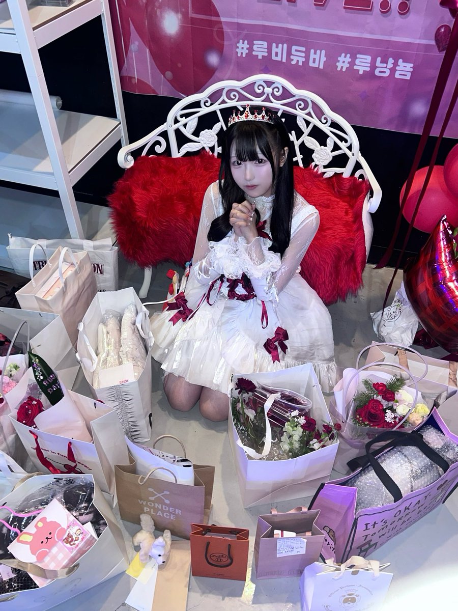 solanin_ruby's tweet image. 251115 赤く甘いルビ 루비 생탄!!!

♥️♥️😻 제 첫 생탄이었습니다!! 사실 저는 시작할 때부터 아이돌 생활을 할 수 있는 만큼 오래오래하고 싶었기 때문에 11월은 분명 오겠지만, 제가 그런 큰 주최를 열 수 있을 정도의 멋진 아이돌이 될 수 있을 지는 잘 모르겠던 때가 있었어요. 그렇지만 지금까지…