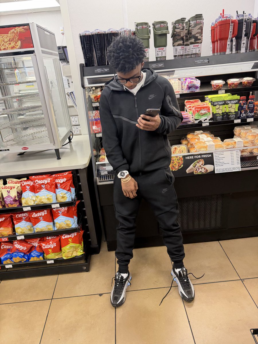 DanielSoRetro's tweet image. Nike Tech &amp;gt; Quarter Zips 💯
#NikeTech #KeepTheQuarterZips