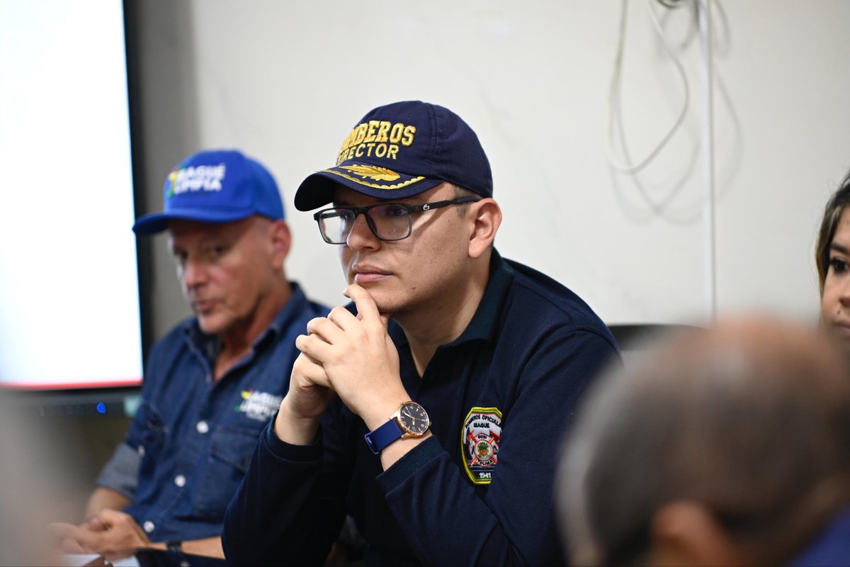 #AEstaHora iniciamos Consejo Extraordinario de Gestión del Riesgo con organismos de socorro para hacer seguimiento a las emergencias en la temporada de más lluvias en Ibagué.