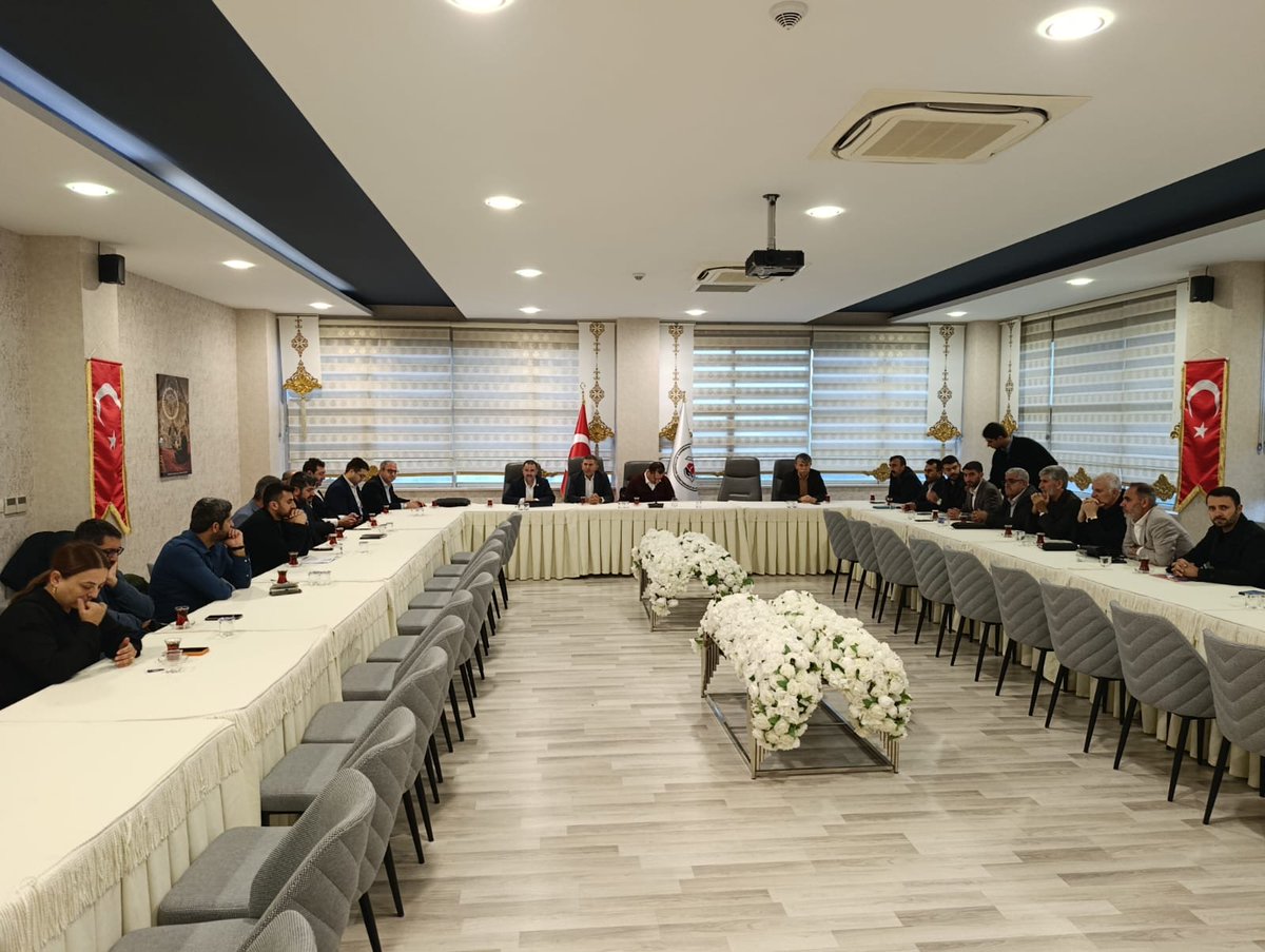 Eğitime Destek Platformu Kasım ayı toplantımızı Önceki Dönem Cihannüma Genel Başkanımız Sn. <a href="/RizaYrlmz/">Rıza Yorulmaz</a> ‘ın katılımlarıyla gerçekleştirdik.
Eğitimin dünü, bugünü ve yarını üzerine önemli tespit ve değerlendirmelerin paylaşıldığı toplantımızın hayırlara vesile olmasını dileriz.