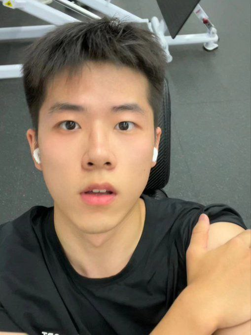 VINOTHVIP20's tweet photo. 每天不练 浑身难受 练完腿🦵后效果直接起作用了 休息的时候直接勃起了 干脆直接掏出来给粉丝们看看📷了  #想吃吗点关注私聊我 https://t.co/tq1FAktyd3