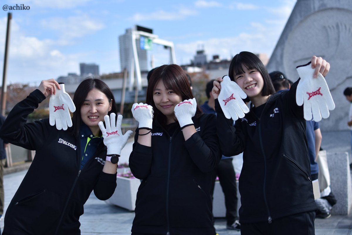 seagulls_achiko's tweet photo. 始まる前のやる気満々ショット。笑

大図有美 監督 ユウミ
酒井涼夏 選手 6番 スズカ
石川七瀬 選手 1番 ナナセ
ひがしん
東京東信用金庫 ブルーラビッツ
2025.11.16 桜橋 https://t.co/kMAbKxxKmi