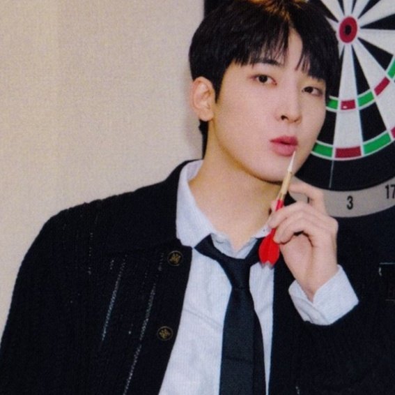 wantnu17's tweet photo. 🖤🖤

#csd #CaratSelcaDay #WONWOO https://t.co/INNsBBBqCt