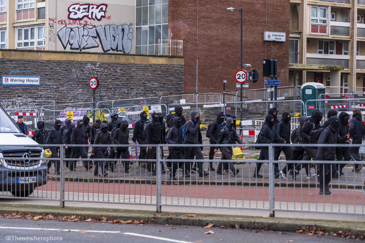 thenowherephoto's tweet image. Masks at a uk protest will imo never be normal or acceptable 

Antifa at Bristol protest with a section 60aa in place and police did not enforce it for 3+ hours

Why put the order in place and shout it over a loud speaker but do nothing?

@ASPolice 
#antifa #masks #section60aa