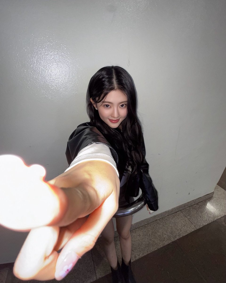 [#Harin]

밥은 먹었어???? 안 추워???????

#KIIRAS #키라스 #하린