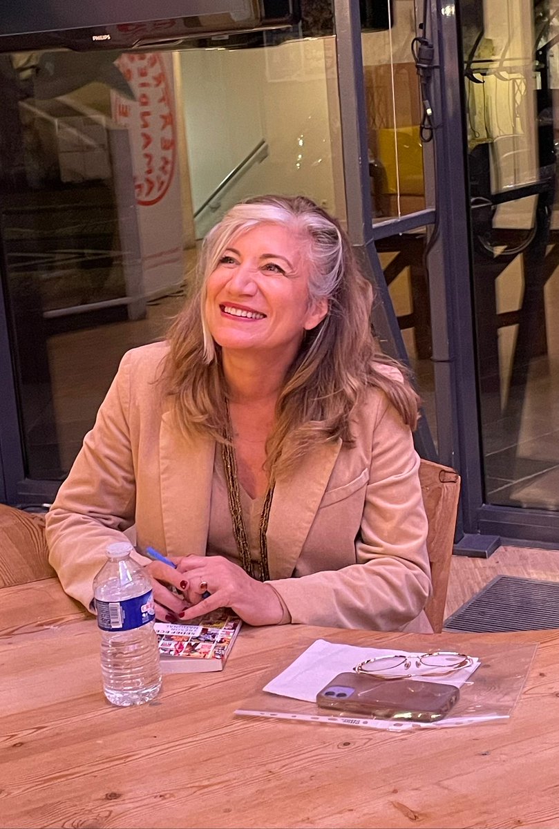 sedefecer's tweet image. Joie🧿Bonheur🧿Gratitude🧿Honneur🧿de partager la scène avec tant de talents magnifiques devant un public génial, merveilleusement accueillie 🧿 #livemagazine #nanterreamandiers #yeşilçam MERCİMERCİMERCİ