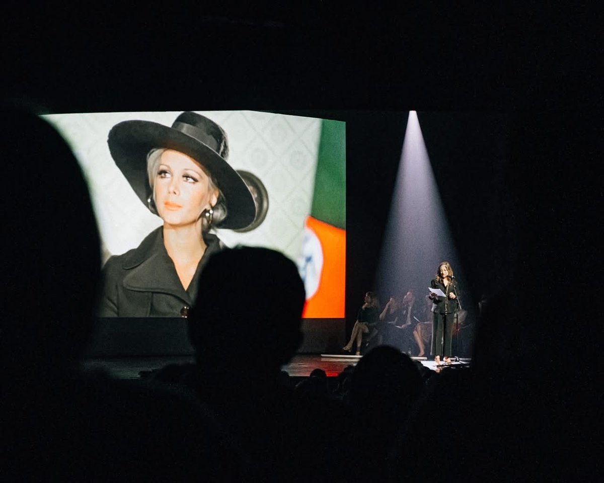 sedefecer's tweet image. Joie🧿Bonheur🧿Gratitude🧿Honneur🧿de partager la scène avec tant de talents magnifiques devant un public génial, merveilleusement accueillie 🧿 #livemagazine #nanterreamandiers #yeşilçam MERCİMERCİMERCİ