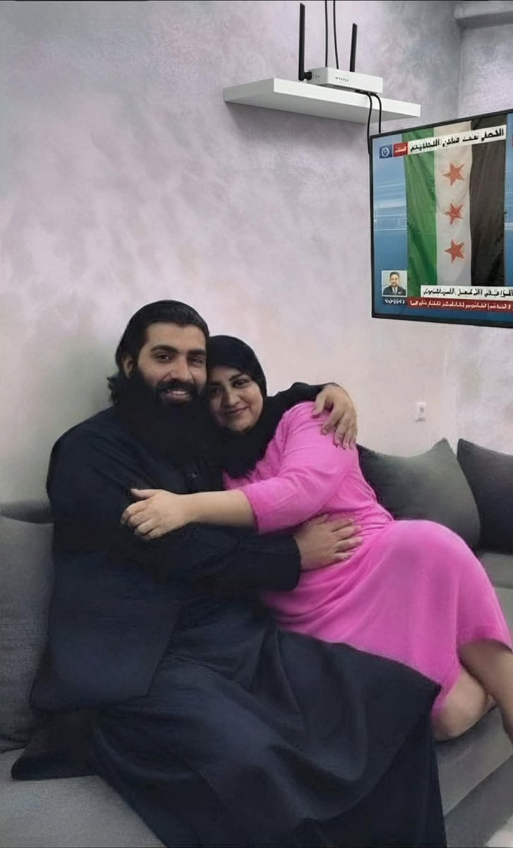 xle313's tweet photo. @khz_l39322 @SunniDumb هاي امك الكحبوشة بالليل��� https://t.co/6mkC2DSo1n