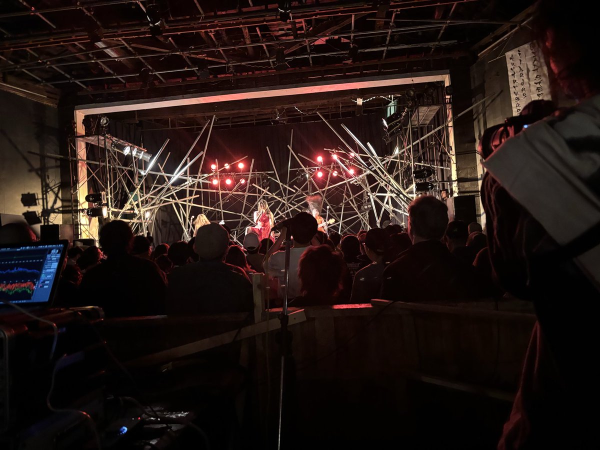 spaspaspapoo's tweet image. 雑音本能 vol.1@西部講堂、2日間ズブズブとスタッフやってました。楽しかったー。
明日から社会の歯車に戻ります。
 #雑音本能