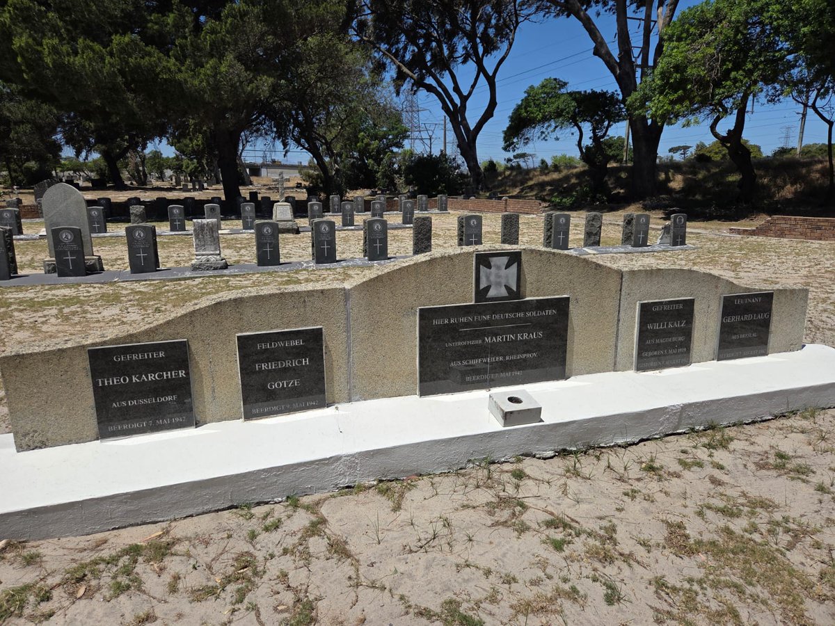 GermanyCapetown's tweet photo. At the graves of 5 German soldiers at Woltemade Cemetery in Cape Town, we commemorated the 🇩🇪 National Day of Mourning today and remembered all those who perished from war and tyranny in Germany and all over the world. #NeverForget #NeverAgain https://t.co/lZiT378LB9