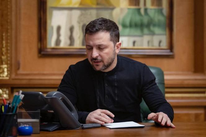 🚨BREAKING: Zelensky shuts down the Trump-Putin Peace talks, DEMANDS $250B from the West to keep the war from ending. 

He says he will NOT ACCEPT ANY Peace deal negotiated by Trump and Putin. 

Thoughts?