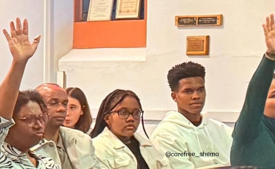 No dwarf parties, no tattoos, no partying 

Estevao attending Sunday Church prayers. My starboy ⭐