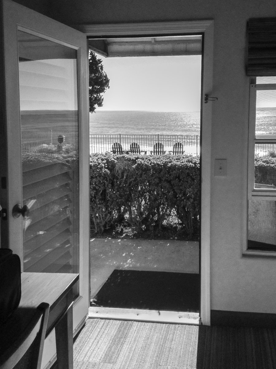 aHeartSoFull's tweet image. Today&apos;s Photography Challenge is: THROUGH A WINDOW
QP or share your favorite view through a window or windows.  
These challenges are here to help us grow as photographers, learn from one another, and ignite that creative fire in your belly.  Dive in, connect, and inspire! With…