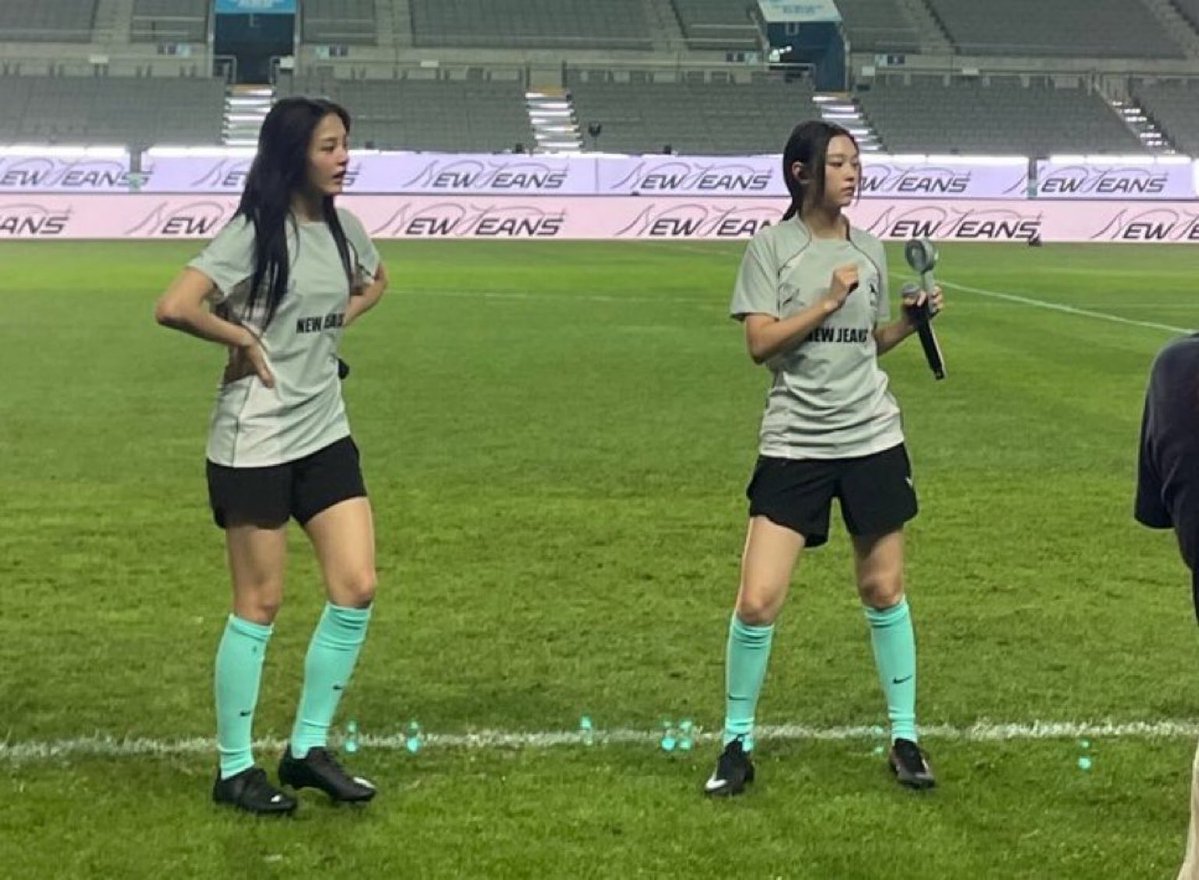 bbibblii's tweet image. ไม่ใช่นะคับ นิวจีนเคยลงแข่งจตุรมิตรคับ ชายแท้ผมยาวคับ มีหลักฐาน