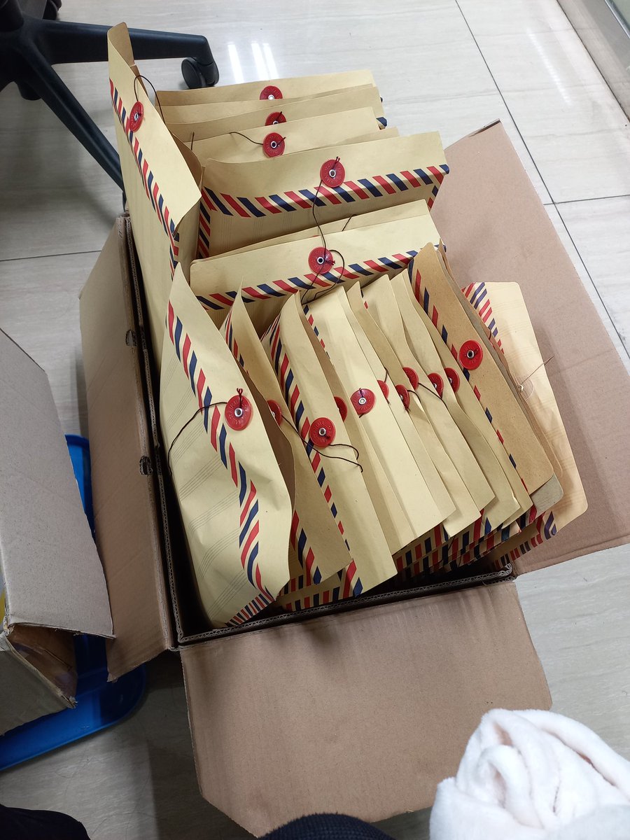 litttlepie's tweet photo. Gak pernah ngelanjutin AU bukan karena malas, bisa jadi karena authornya lagi STRESSSS jd budak corporate 8.30-18.00,,,,asisten GM yg dikit2 "ki, tolong ini yaa" "ki, tolong approve ini yaaaa" rewelnya ngalah ngalahin bayiiii 😭😭😭🙏🏻🙏🏻🙏🏻 https://t.co/q8YQpbBstL