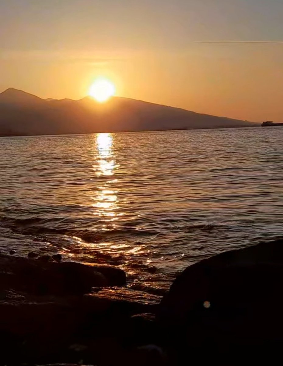 Güneşi örnek al kendine, korkma batmaktan, yılma doğmaktan.
💫💫💫