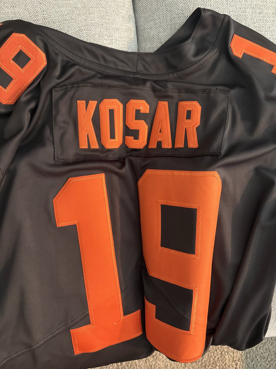 BJMiles24's tweet photo. @REFLOG18 @BernieKosarQB @Browns https://t.co/8ILQTLRG1N