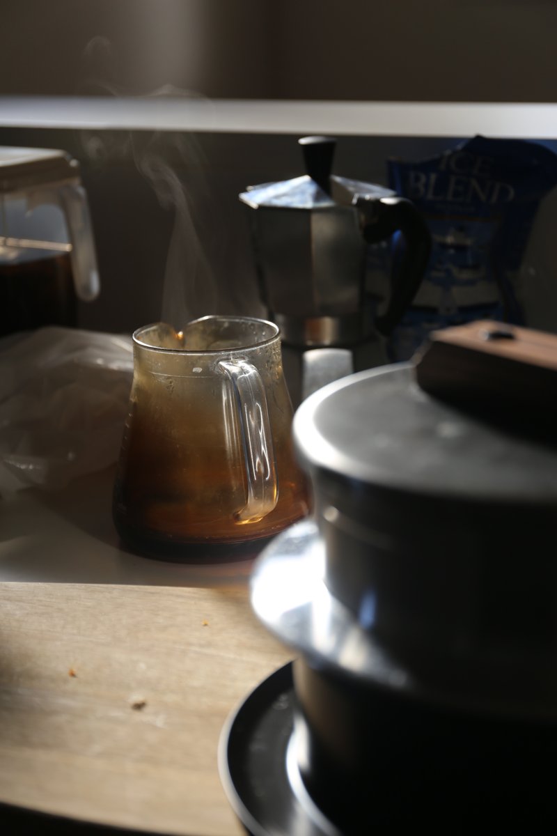 slhd_lab's tweet image. そういえば最近我が家に「羽釜(写真手前)」が導入されました。お米がうまいし甘い。#EOS6D