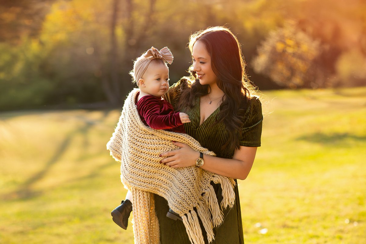 Cekim boyunca bebisleri cok agladigi icin hic duzgun fotograf cikmadigini dusunen anne, ve klasore sadece goz gezdirirken gorup duzenledigim iki fotografi. ☺️