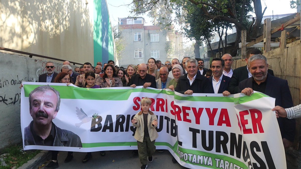 cerenonder_'s tweet image. Bugün kıymetli Mezopotamya Taraftarlar Derneği’nin emeği ile organize edilen Sırrı Süreyya Önder Barış Futbol Turnuvası’nın açılış maçına katıldık. Cano da bizimleydi ve çok heyecanlandı. Belki de en çok onun için unutulmaz bir anı oldu. Düşünen herkesin yüreğine sağlık. 😊…