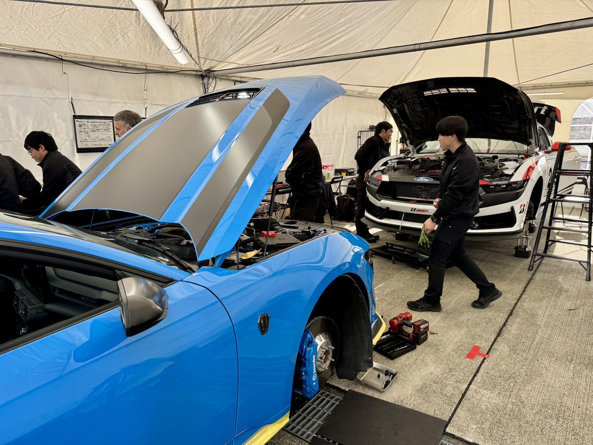 kazuki_info's tweet photo. Memories from S耐最終戦
クルマのトラブルで予選/レース出走が危ぶまれる週末でしたが、
新車からパーツを提供くださったオーナーさん、
広島からクルマを運んでくださったクルマ屋さん、
徹夜で原因究明してくれたチームの皆さん、
たくさんの皆さんのおかげでレースを楽しく完走できました、感謝！ https://t.co/kOD92hJzcl