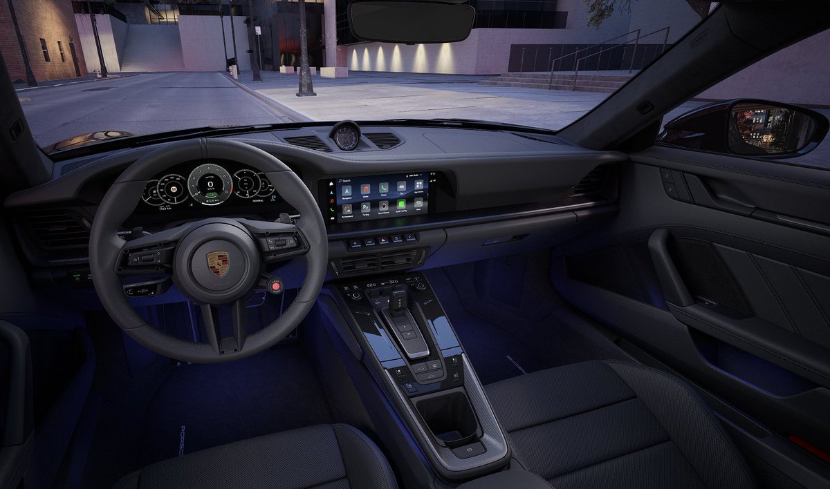 UltimativCars's tweet image. Next #configuration is the #AWD-#Porsche911 [992.2] #Carrera #Coupé #4GTS:

Keep it dark for this &quot;#BlackBeast&quot;:
reg. ext-/interior, Aerokit, calipers, Carrera S-rims, Privacy Glass, dark tail-lights, Leather-package 930.

Full list w/ options: t1p.de/mpwh5
(in German)