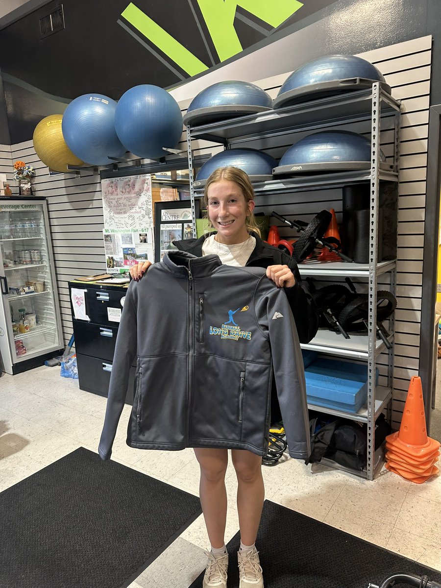 fieldsforkids's tweet image. In the spirit of “hall of fame” jackets and all we give out a jacket to those when they commit to play at the next level.  Congrats B Swanger for her recent commitment to play softball at Frostburg State.  I know she will make an impact on that roster.  #LDBA💪💪.