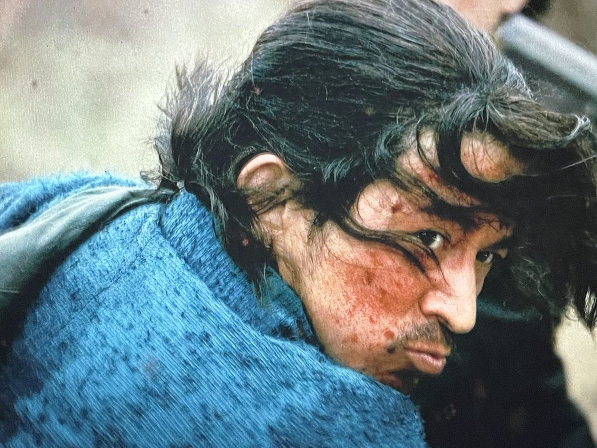 Last Samurai Standing, ep 2, quarante et unième minute, quelle scène de combat bordel! Jun Okada est à la fois acteur principal, chorégraphe des scènes d'action et producteur. Belle mise en scène de Michihito Fujii, à qui l'on doit déjà la formidable The Journalist.