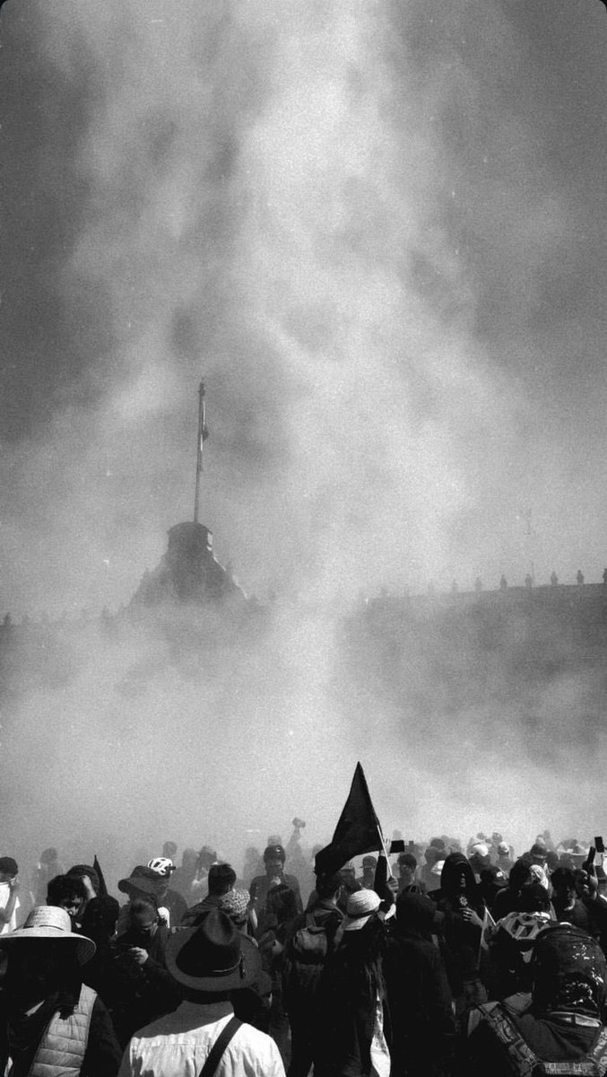 CarlosGMancilla's tweet image. DINFUNDIR PARA QUE LLEGUE A LOS FAMILIARES!!🚩🚩🚩

A todas las familias de jóvenes detenidos injustamente y brutalmente golpeados por este narcogobierno represor: no están solas.

Ponemos a su disposición acompañamiento jurídico y defensa integral de sus derechos.
Esto va más…