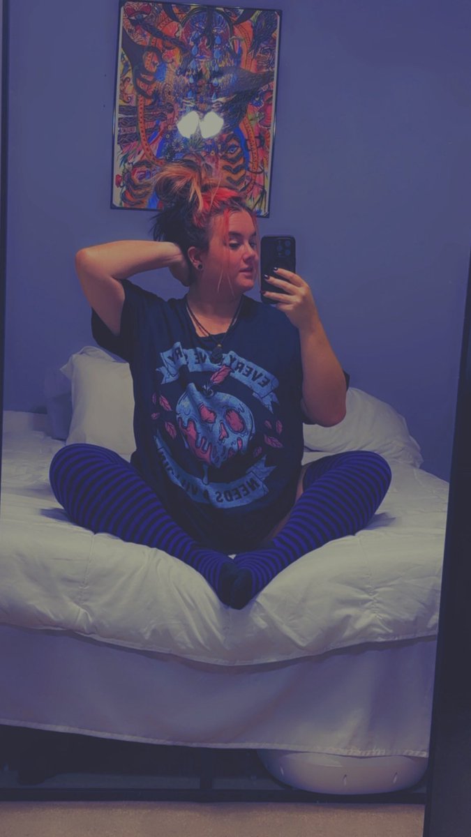 bootzs77's tweet photo. If you’re single and in this app, drop a Hi below. I’m trying to see something! https://t.co/6QlGgcqyVT