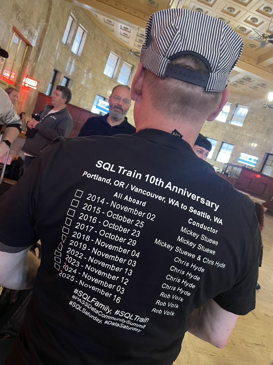 ReviewMyDB's tweet image. ALL ABOARD!! #SQLFamily #SQLTrain is about to depart! #SQLSatOregon to #PASSDataSummit thanks to @sql_r for organizing this!