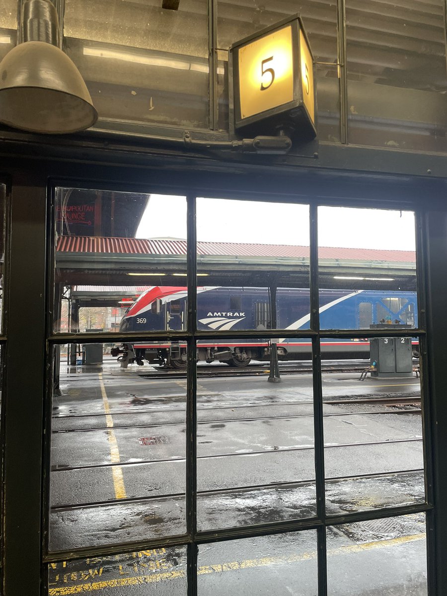 ReviewMyDB's tweet image. ALL ABOARD!! #SQLFamily #SQLTrain is about to depart! #SQLSatOregon to #PASSDataSummit thanks to @sql_r for organizing this!