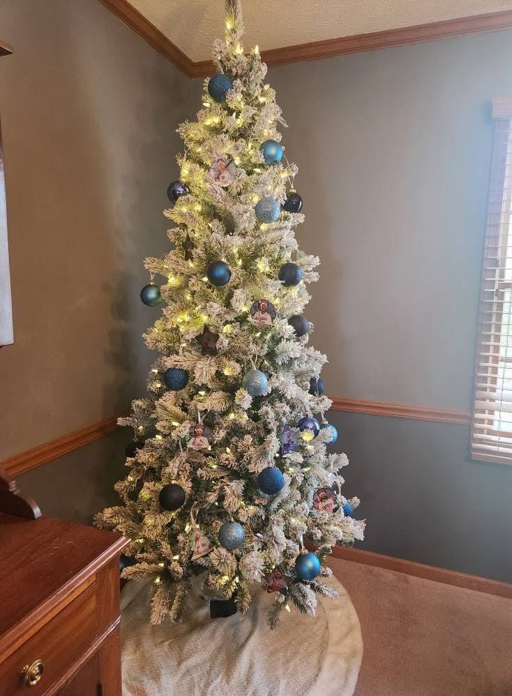 wifflebreakers's tweet image. Yearly Wiffle Christmas Tree post with @Topps Holiday ornaments! Jose the real MVP!