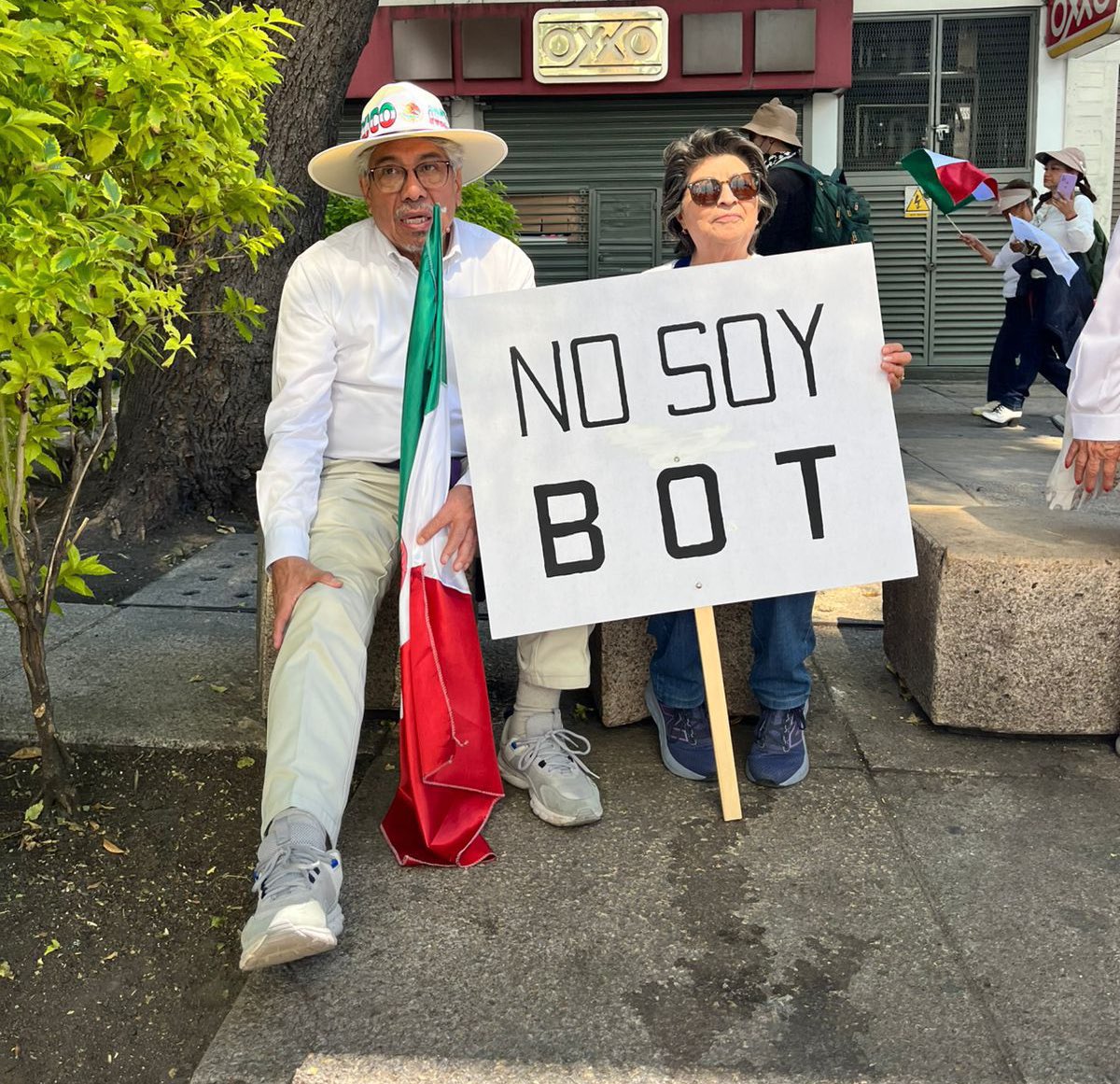 captainbengie's tweet photo. No soy bot pero si quieren si lo soy. Todos los bots unidos por un solo objetivo.

Sigamos votando por Teo #TeoSeQueda  #LaGranjaVIP #TeoNoSeVa https://t.co/mxFpK2WFE9
