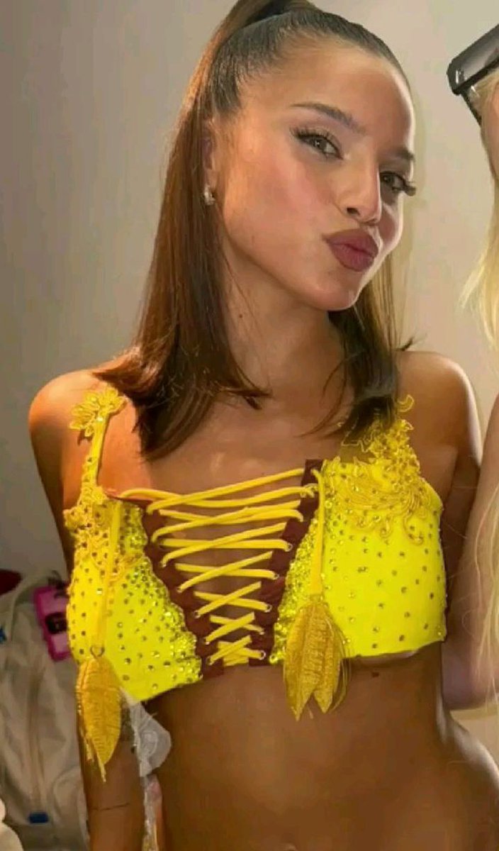 lo radiante que estaba emilia este día🤌🏼