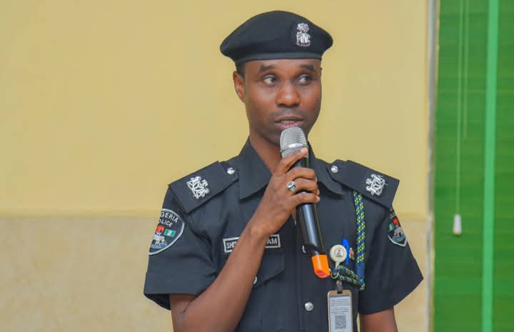 JIGAWA STATE POLICE COMMAND

PRESS RELEASE 

RE: ARREST OF COMRADE ABBA MUAZU ABIYOS OF RONI LGA

The attention of the Jigawa State Police Command has been drawn to public discussions surrounding the arrest of one Comrade Abba Muazu Abiyos of Roni Local Government Area,........