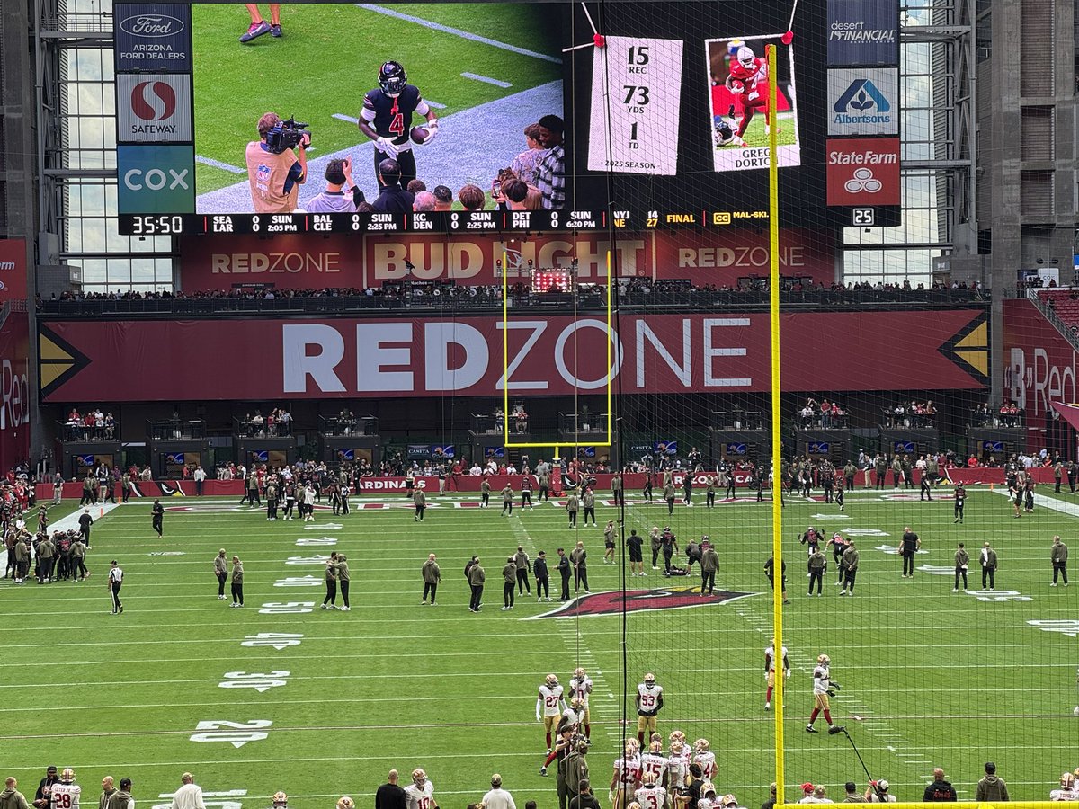 Perfect football weather in Arizona. Roof open and ready for Cardinals–49ers. 😎🔥