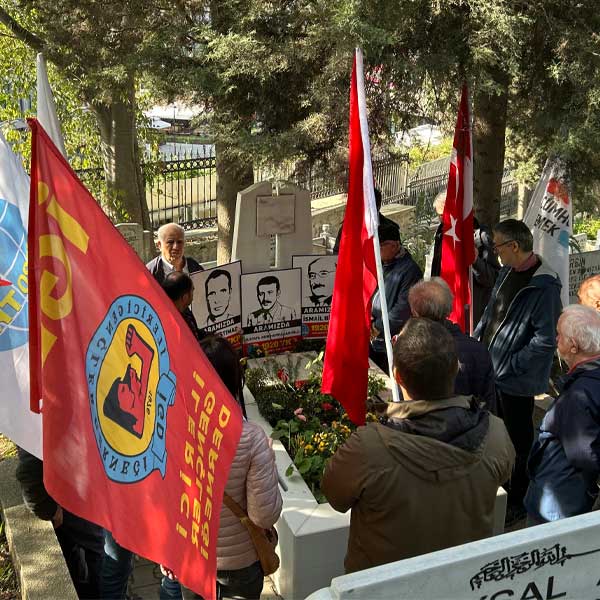 Toplumcu Kurtuluş Partisi İstanbul İl örgütü olarak Kasım ayında yitirdiğimiz İsmail Bilen, Zeki Baştımar, Mustafa Asım Hayrullahoğlu, Talip Öztürk ve Ali İhsan Özgür'ü mezarları başında andık.