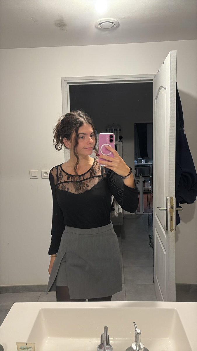 cecex23's tweet photo. Outfit 🫶🏻 https://t.co/BjHMr8W9kL