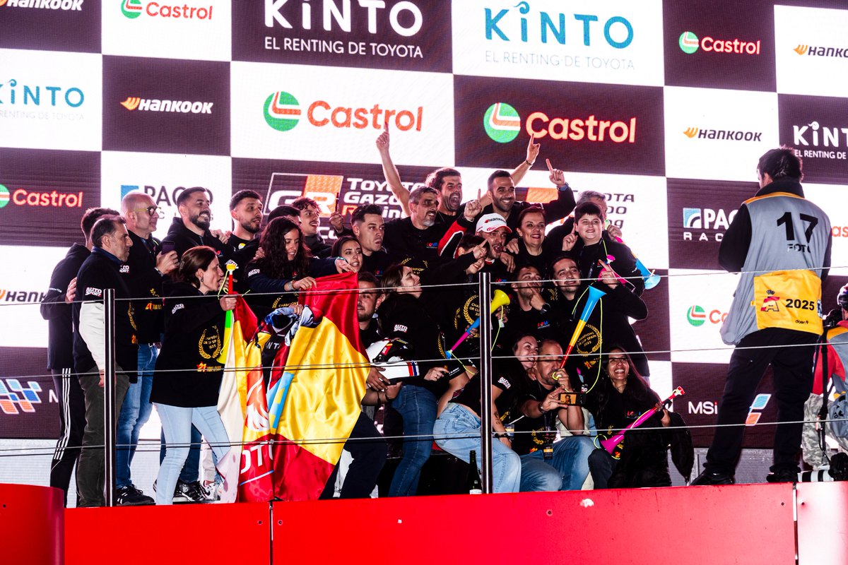 TGR_Spain's tweet image. 🍾 Hoy sí se puede decir que hemos vivido una &quot;noche inolvidable&quot;. La #GRCupSpain cierra el capítulo de 2025 con una de sus ceremonias de podio más especiales. 🥇🥈🥉

#ToyotaGAZOORacing #MSISpain #GR86CircuitPack