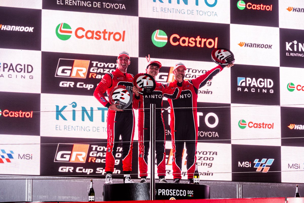 TGR_Spain's tweet image. 🍾 Hoy sí se puede decir que hemos vivido una &quot;noche inolvidable&quot;. La #GRCupSpain cierra el capítulo de 2025 con una de sus ceremonias de podio más especiales. 🥇🥈🥉

#ToyotaGAZOORacing #MSISpain #GR86CircuitPack