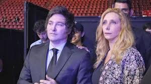 riojavip_'s tweet image. LOS CUADERNOS DE LA CORRUPCIÓN K... ARINA COIMERA

#coimas #andis #coimera #MileiEstafador #MileiCorrupto #karinacoimera #mileirenuncia