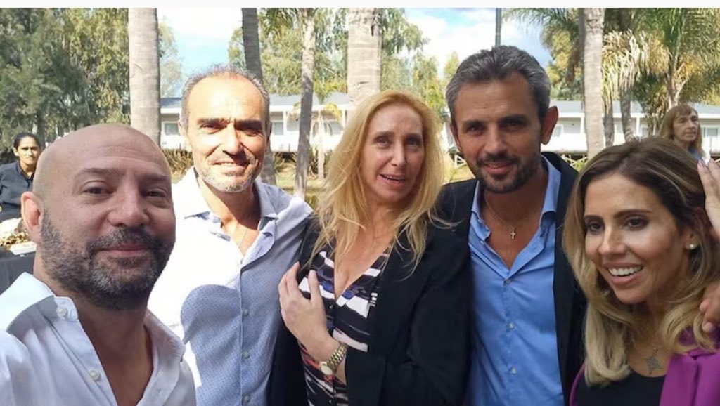 riojavip_'s tweet image. LOS CUADERNOS DE LA CORRUPCIÓN K... ARINA COIMERA

#coimas #andis #coimera #MileiEstafador #MileiCorrupto #karinacoimera #mileirenuncia