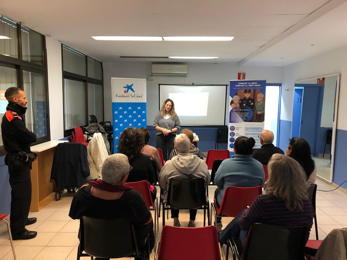 AdrianencaPC's tweet image. Semana intensa en acción:
✅ Formación para nuestros mayores en La Mina y Via Trajana
✅ Nuestro jefe de unidad en el ISPC
✅ Práctica y teoría de motosierra
🔍Además localización hidrantes
¡Compromiso y preparación siempre al servicio de la comunidad! 💪 @AjSantAdria