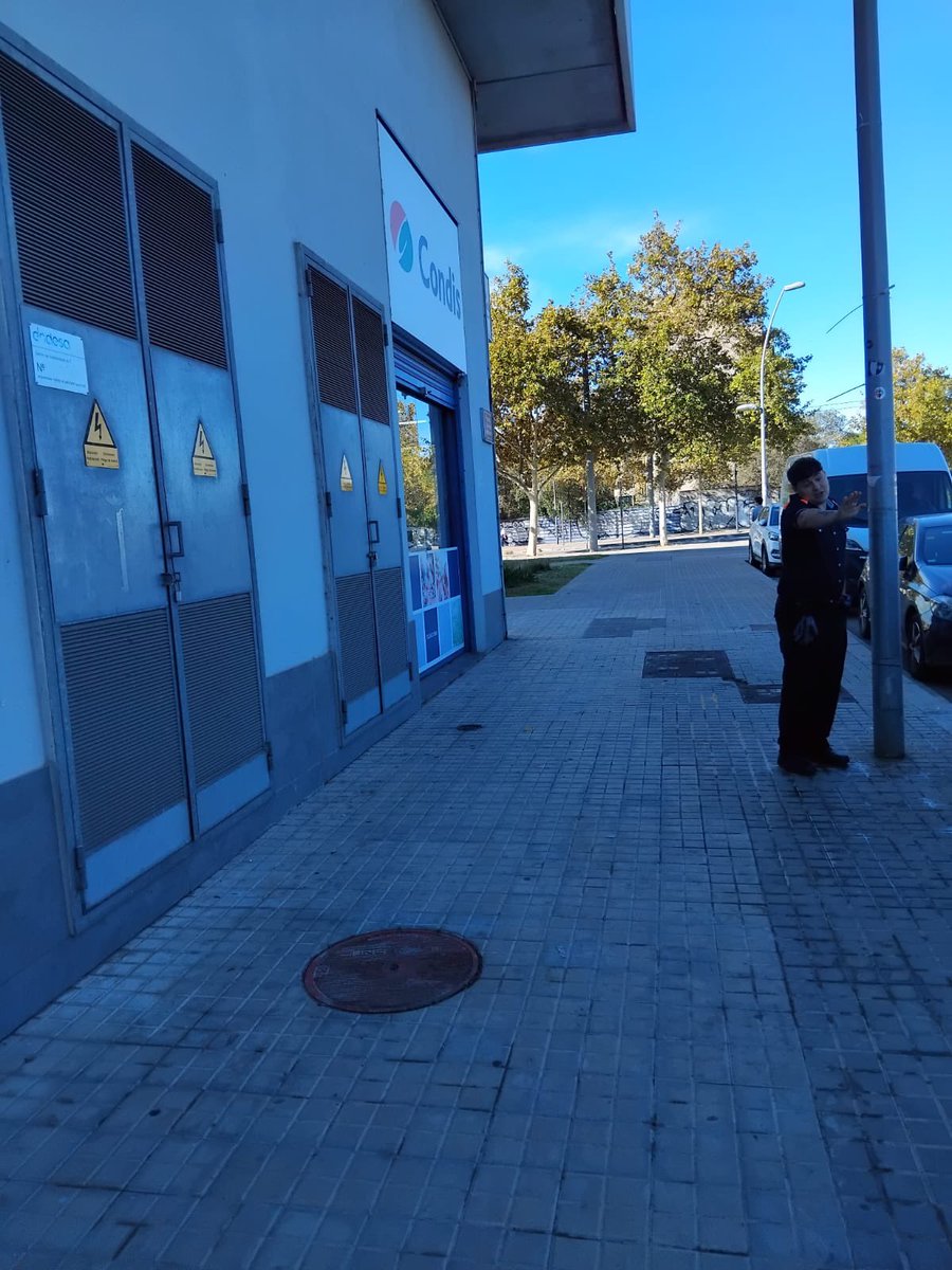 AdrianencaPC's tweet image. Semana intensa en acción:
✅ Formación para nuestros mayores en La Mina y Via Trajana
✅ Nuestro jefe de unidad en el ISPC
✅ Práctica y teoría de motosierra
🔍Además localización hidrantes
¡Compromiso y preparación siempre al servicio de la comunidad! 💪 @AjSantAdria