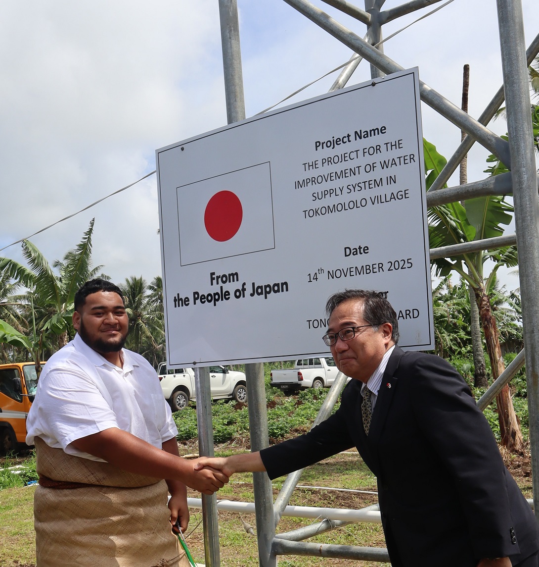 japanintonga's tweet photo. 11月14日 #草の根人間の安全保障無償資金協力 引渡式🇹🇴🇯🇵

この支援により、トンガタプ島中部に位置するトコモロロ村の給水不足が解消され衛生環境が向上します💧

#草の根無償 は、人間の安全保障の理念のもと開発途上国の人々の生活に根ざした事業を支援するものです。 https://t.co/M1LeRDsZQh