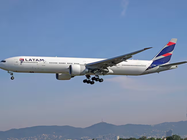 ElVenezolanoCo's tweet image. #LATAM Airlines anunció este domingo nuevas cancelaciones de vuelos, que tendrán lugar entre el martes 18 y el jueves 20 noviembre, con motivo de la huelga de #pilotos iniciada el pasado 12 de noviembre en demanda de mejores condiciones laborales

elvenezolanocolombia.com