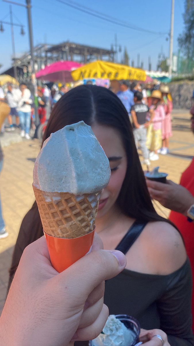 cambio a ivana por un helado de maíz azul